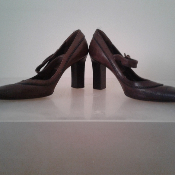 GIVENCHY brown leather 3" heels. Size 37.5. - Picture 2 of 5
